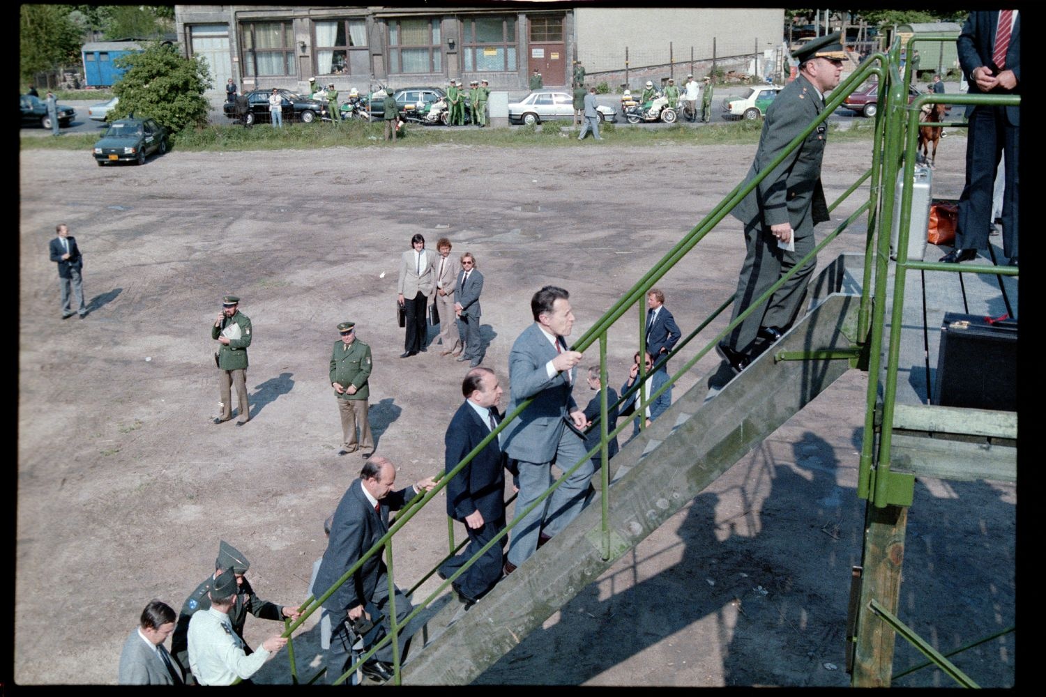 Fotografie: Besuch von US-Verteidigungsminister Caspar Weinberger in West-Berlin (AlliiertenMuseum/U.S. Army Photograph Public Domain Mark)
