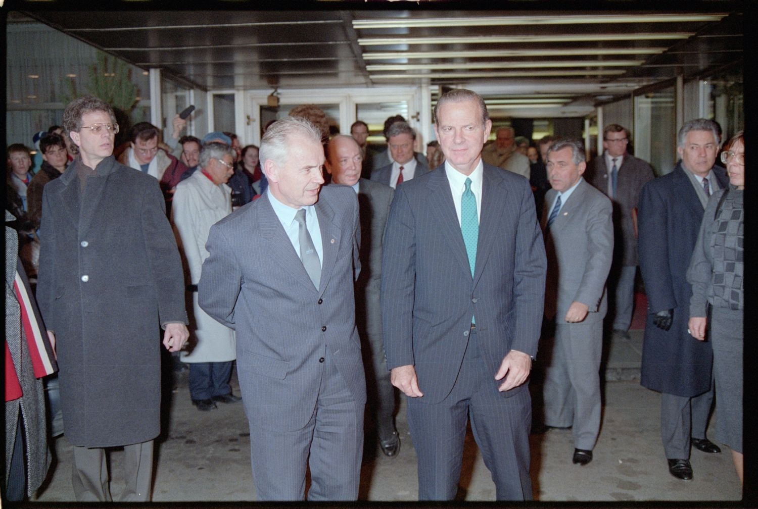 Fotografie: Besuch von US-Außenminister James Baker in West-Berlin (AlliiertenMuseum/U.S. Army Photograph Public Domain Mark)