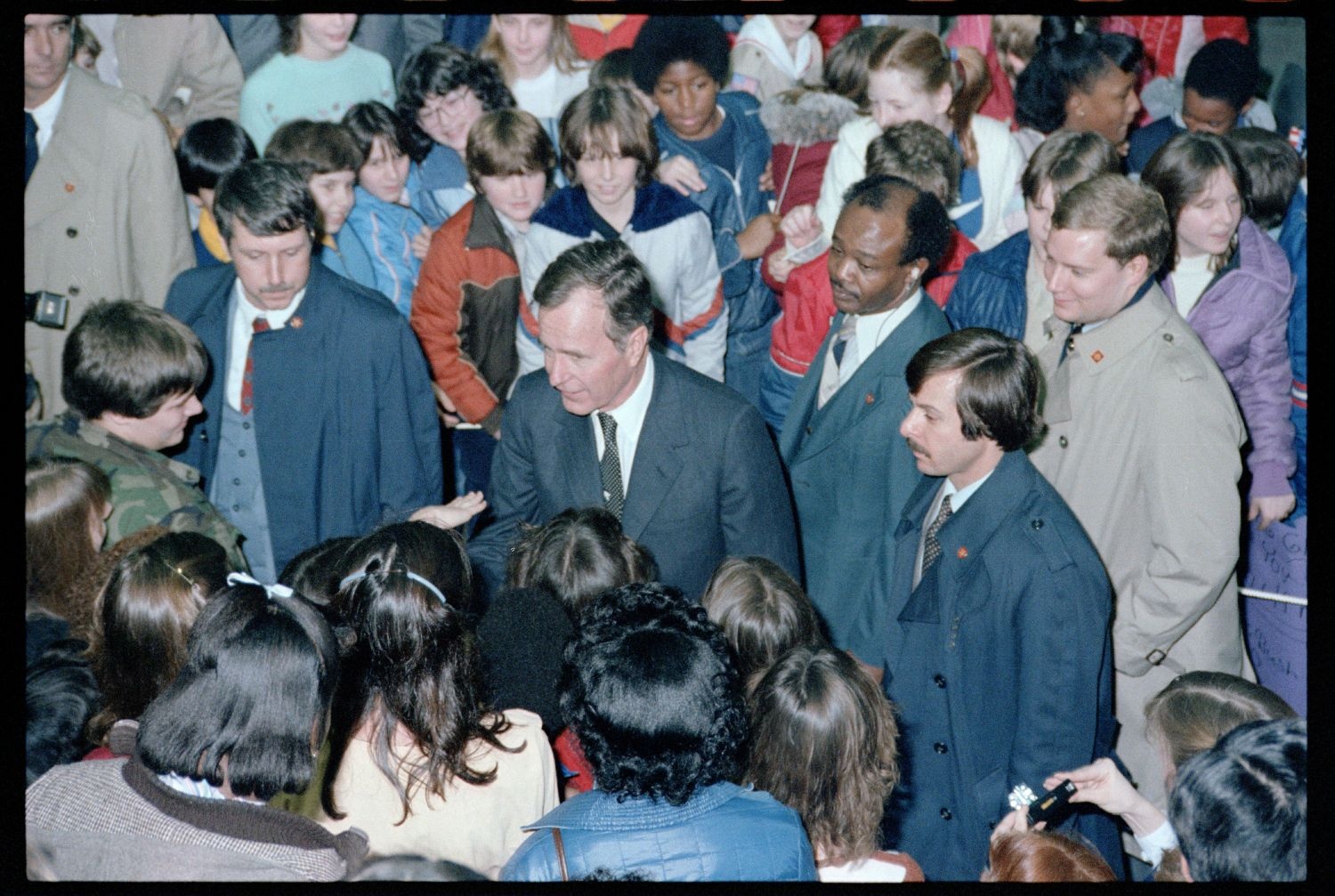 Fotografie: Besuch von Vizepräsident George H. W. Bush in West-Berlin (AlliiertenMuseum/U.S. Army Photograph Public Domain Mark)