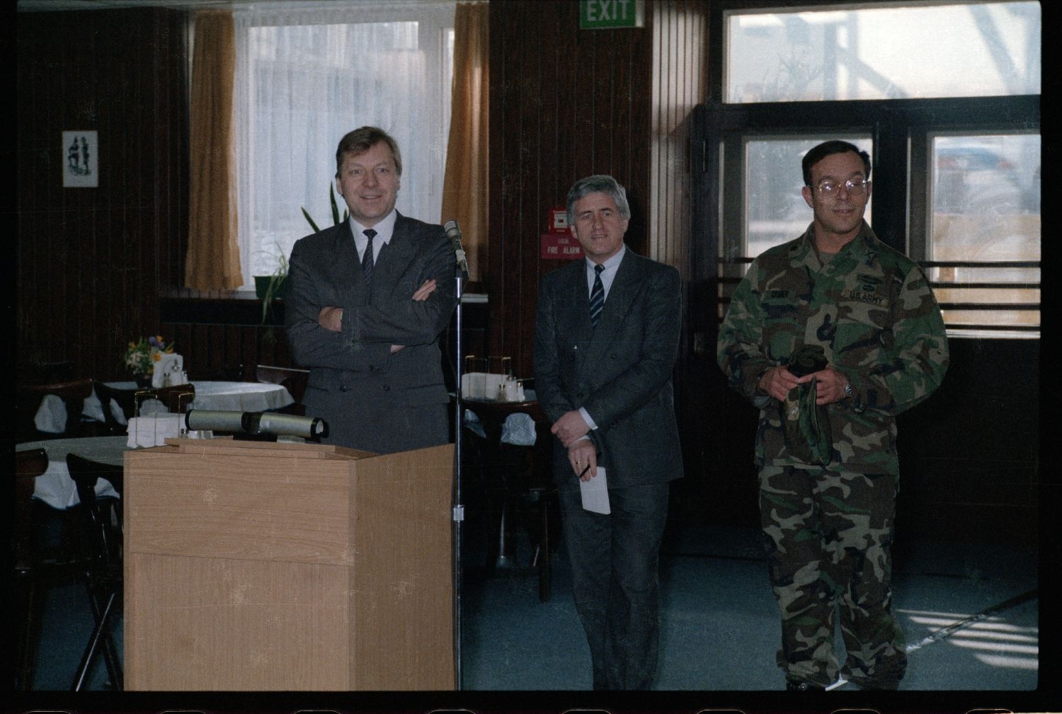 Fotografie: Besuch von Eberhard Diepgen, Regierender Bürgermeister von Berlin, in den McNair Barracks in Berlin-Lichterfelde (AlliiertenMuseum/U.S. Army Photograph Public Domain Mark)