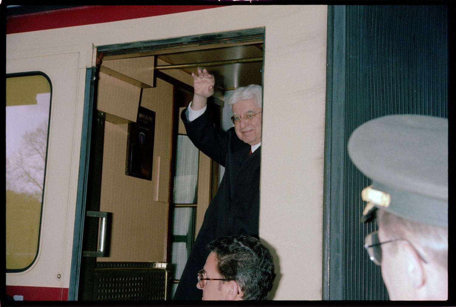 Fotografie: Abschiedsbesuch von US-Botschafter Arthur F. Burns in West-Berlin (AlliiertenMuseum/U.S. Army Photograph Public Domain Mark)