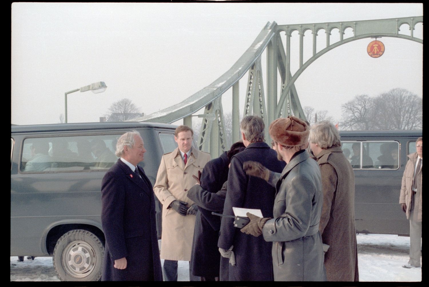 Fotografie: Agentenaustausch auf der Glienicker Brücke (AlliiertenMuseum/U.S. Army Photograph Public Domain Mark)