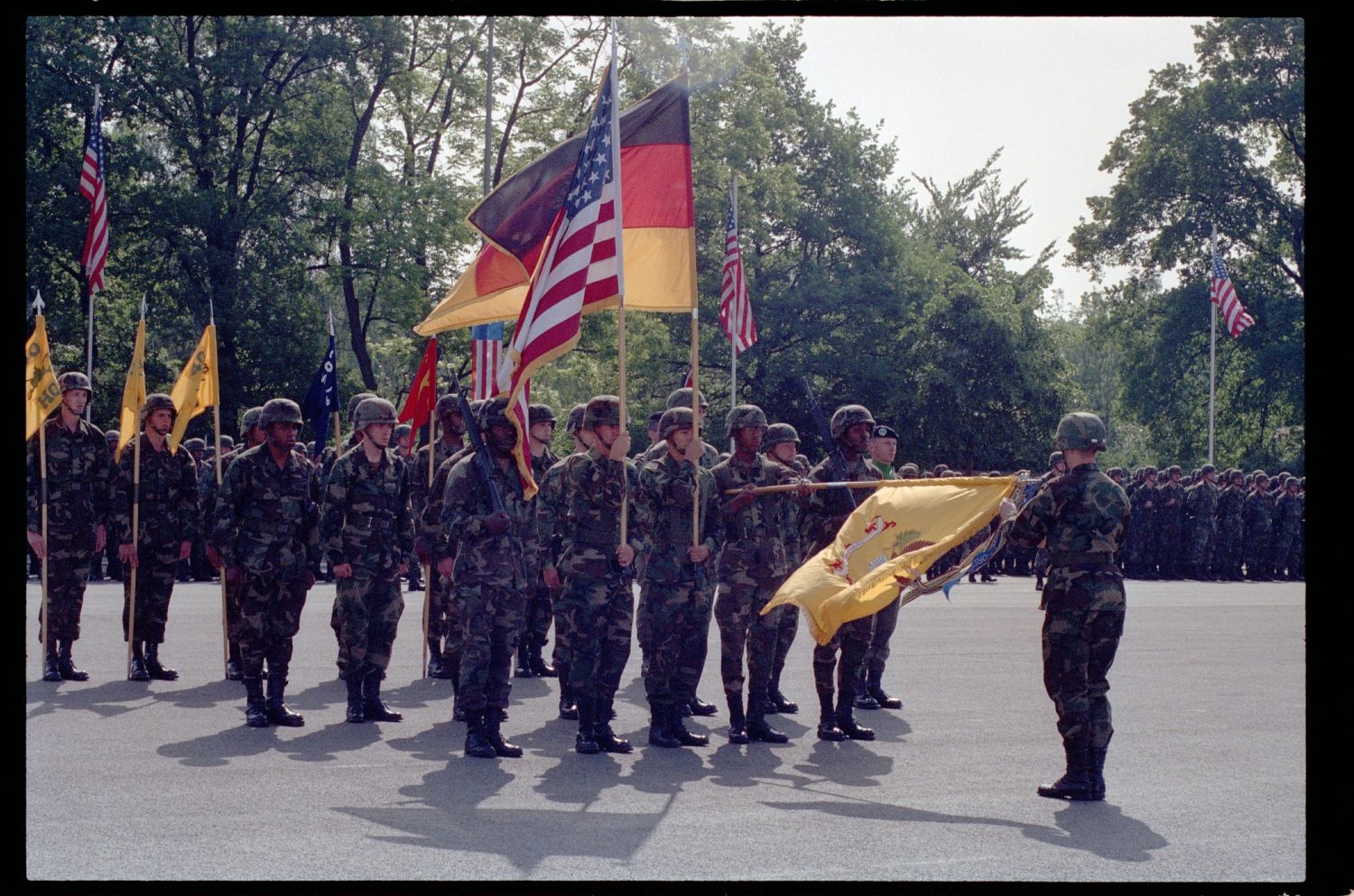 Fotografie: Außerdienststellung des 40th Armor Regiment in Berlin-Lichterfelde (AlliiertenMuseum/U.S. Army Photograph Public Domain Mark)