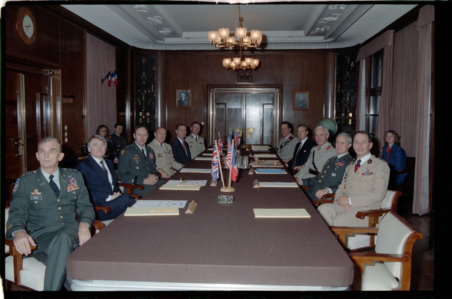 Fotografie: Letzte Sitzung der Stadtkommandanten in der Alliierten Kommandantur in Berlin-Dahlem (AlliiertenMuseum/U.S. Army Photograph Public Domain Mark)