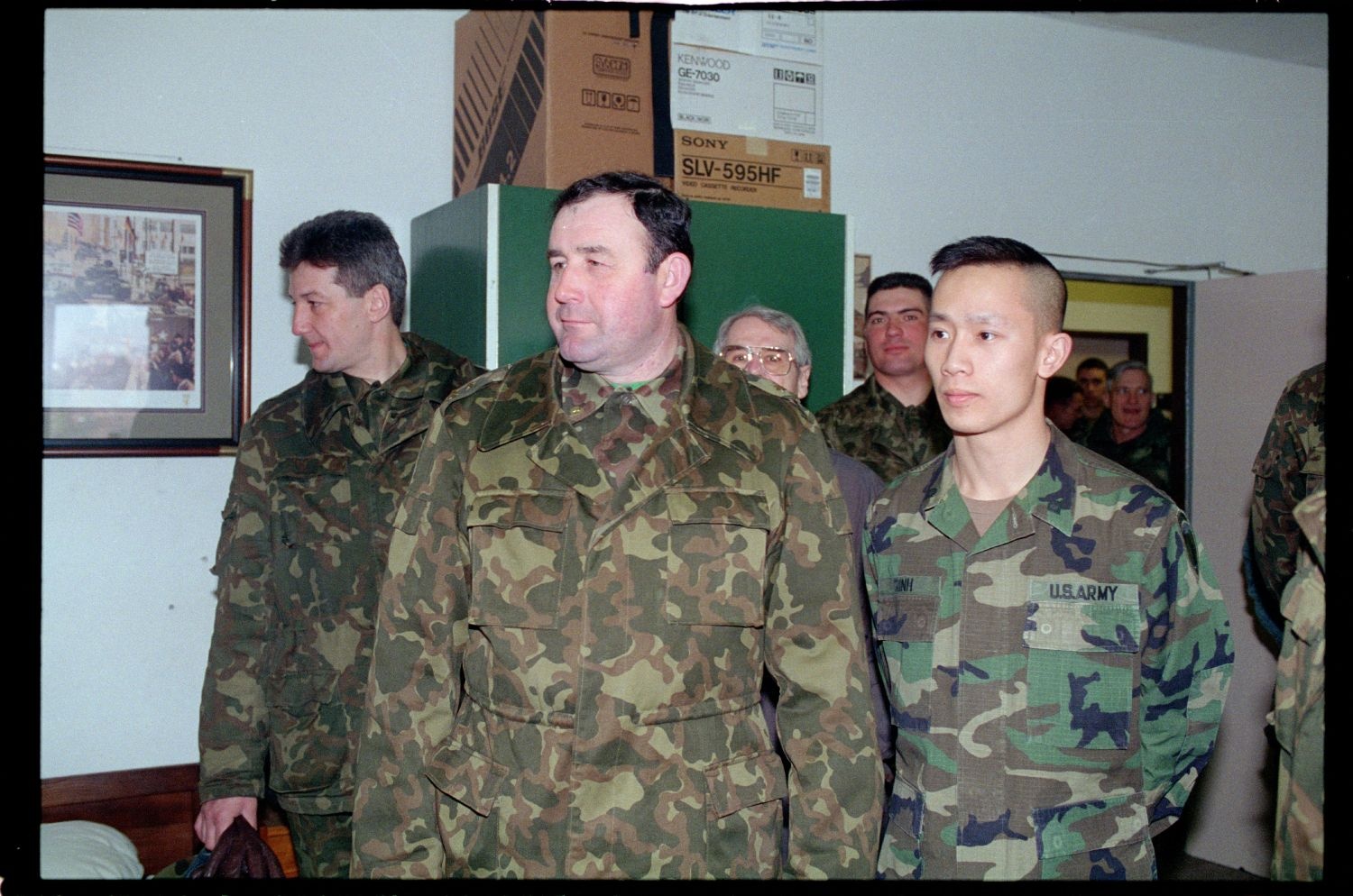 Fotografie: Besuch von Offizieren der russischen Berlin Brigade in den McNair Barracks in Berlin-Lichterfelde (AlliiertenMuseum/U.S. Army Photograph Public Domain Mark)