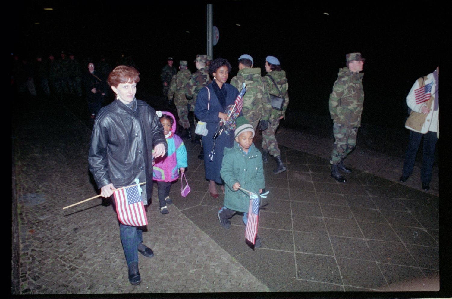 Fotografie: Begrüßung der Task Force 6-502nd nach ihrer Rückkehr aus Mazedonien in Berlin-Lichterfelde (AlliiertenMuseum/U.S. Army Photograph Public Domain Mark)