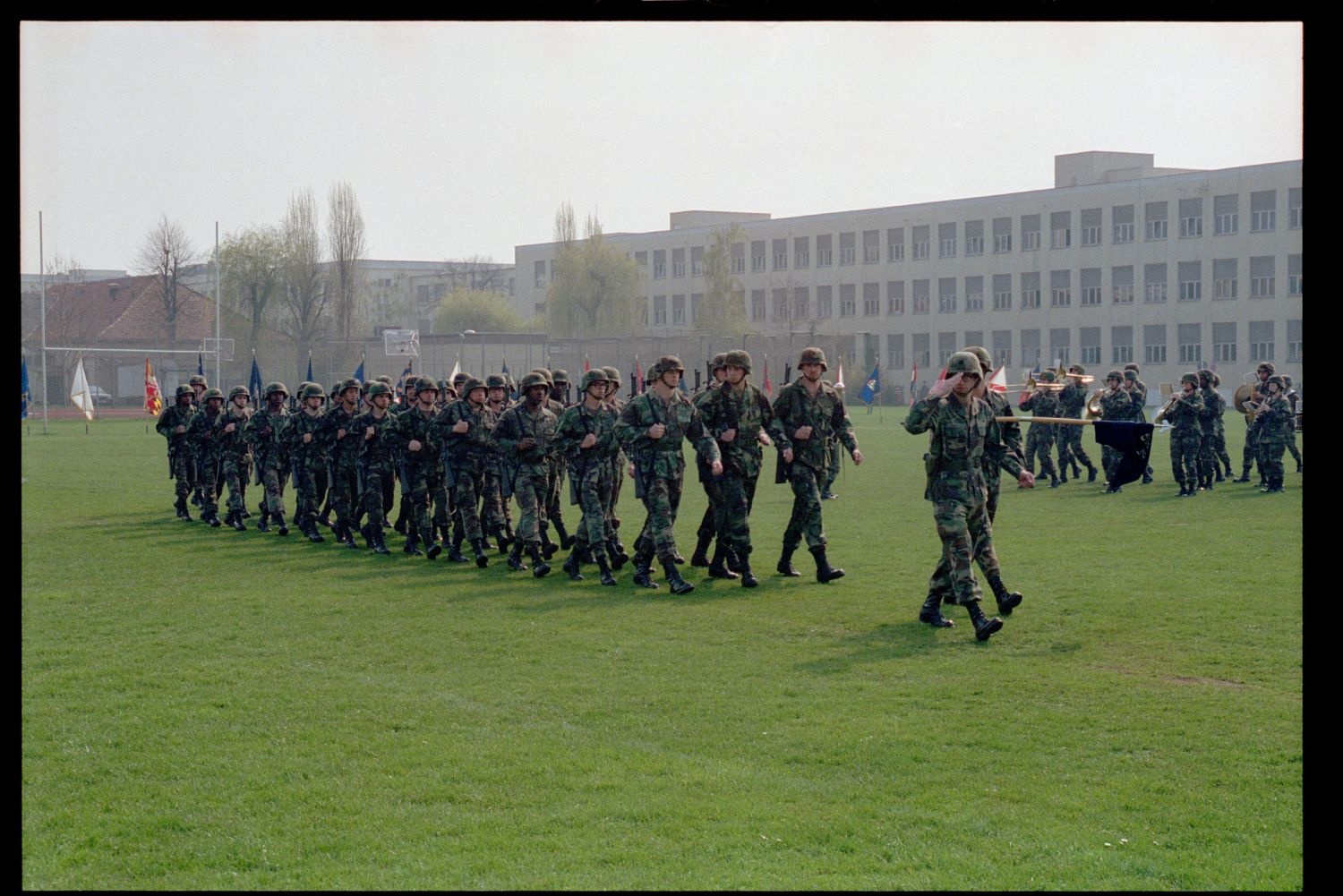 Fotografie: Ehrenzeremonie zur Außerdienststellung des 5th Battalion 502nd Infantry Regiment der U.S. Army Berlin in Berlin-Lichterfelde (AlliiertenMuseum/U.S. Army Photograph Public Domain Mark)