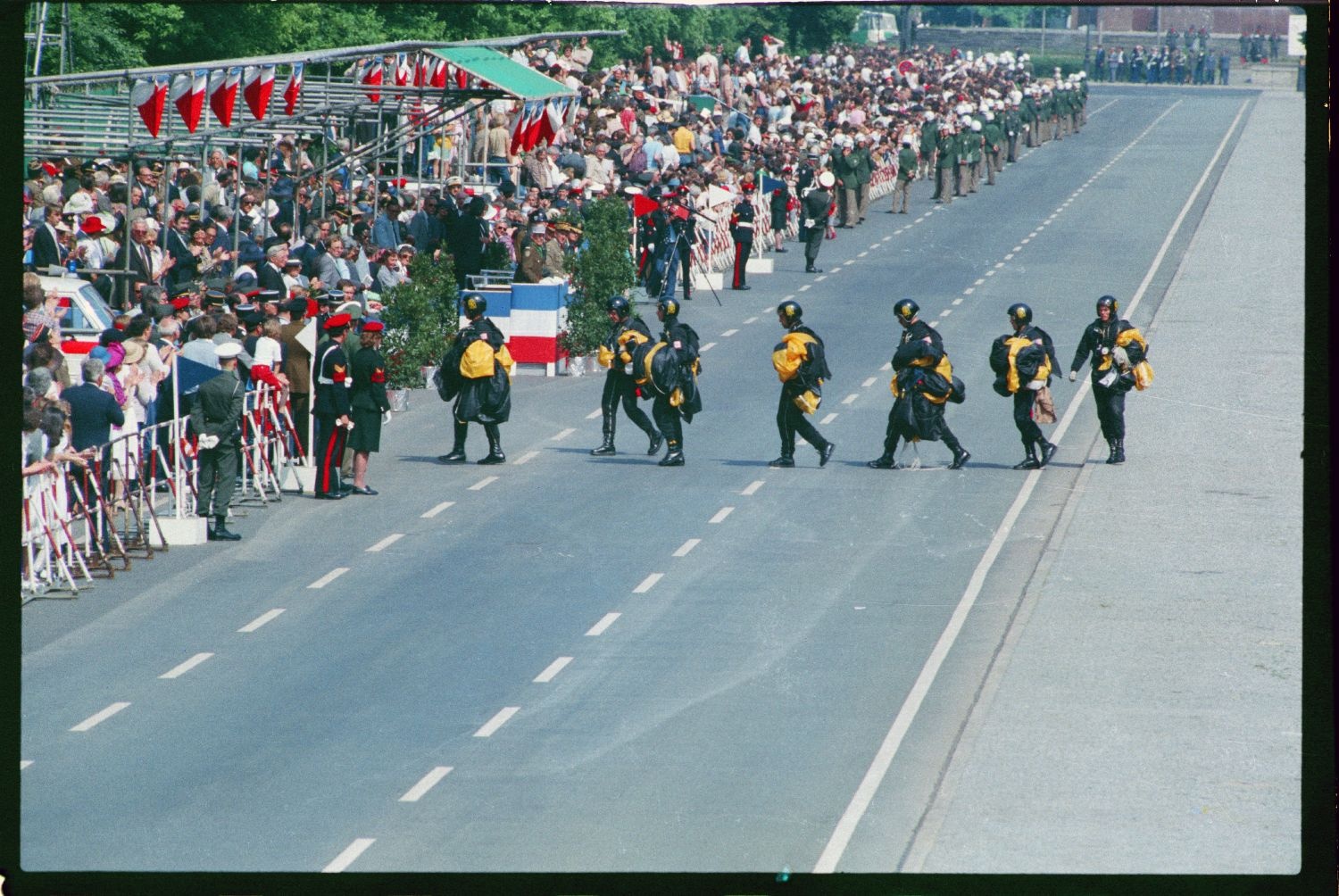 Fotografie: Allied Forces Day Parade in Berlin-Tiergarten (AlliiertenMuseum/U.S. Army Photograph Public Domain Mark)