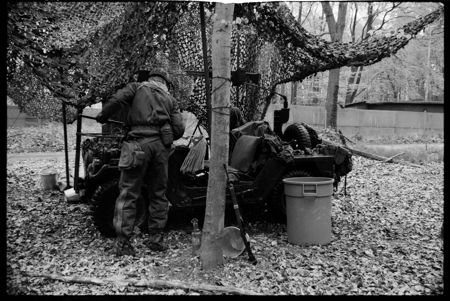 s/w-Fotografie: ARTEP Truppenübung der U.S. Army Berlin Brigade im Berliner Grunewald (AlliiertenMuseum/U.S. Army Photograph Public Domain Mark)