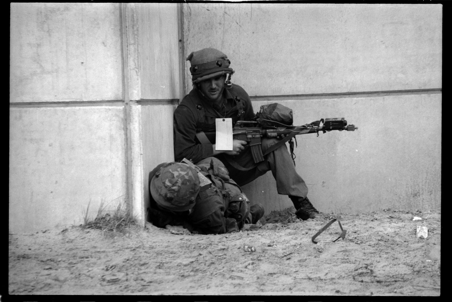s/w-Fotografie: ARTEP Truppenübung der U.S. Army Berlin Brigade in Ruhleben Fighting City in Berlin-Spandau (AlliiertenMuseum/U.S. Army Photograph Public Domain Mark)