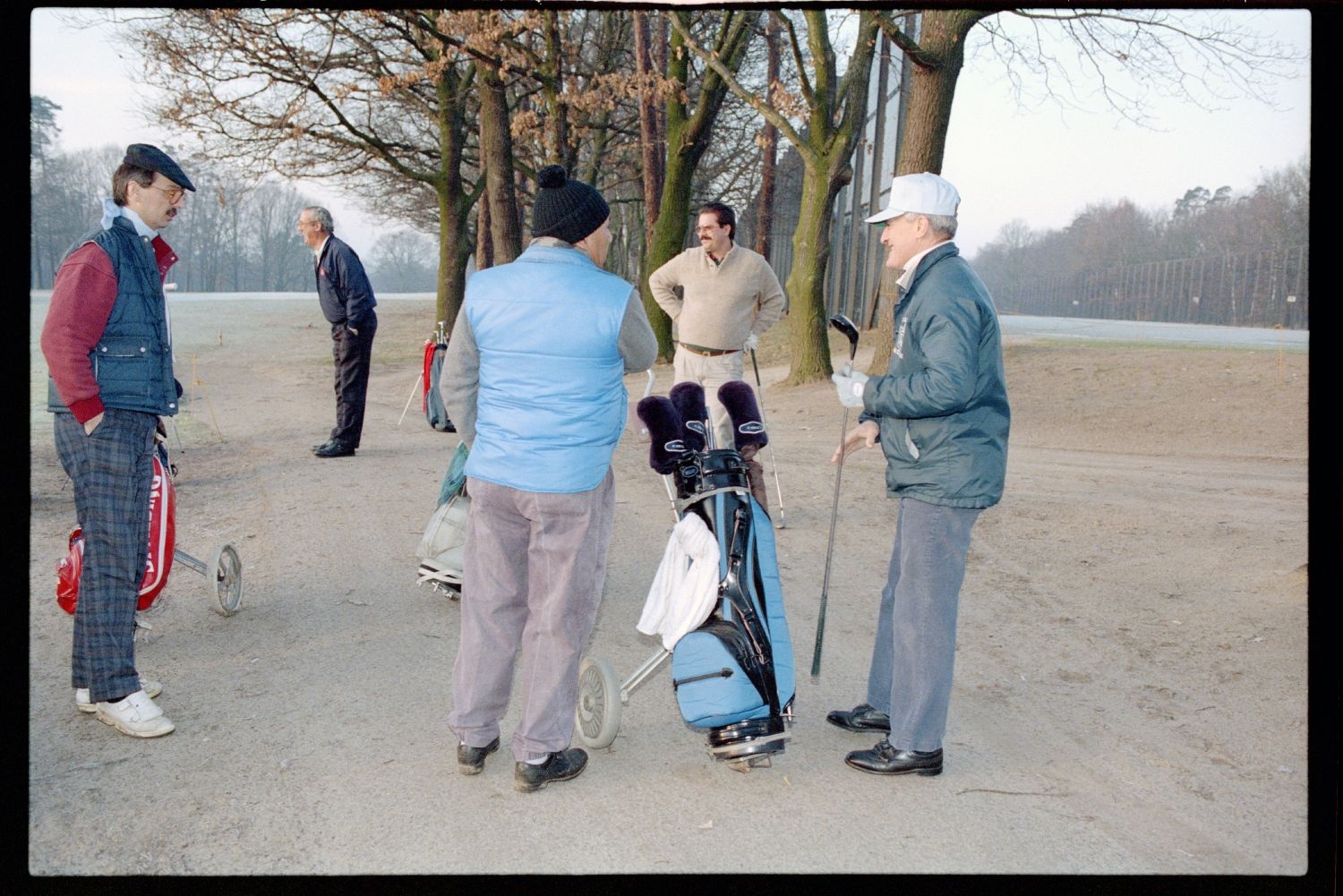 Fotografie: Angehörige der U.S. Army Berlin im Golf & Country Club Berlin in Berlin-Wannsee (AlliiertenMuseum/U.S. Army Photograph Public Domain Mark)