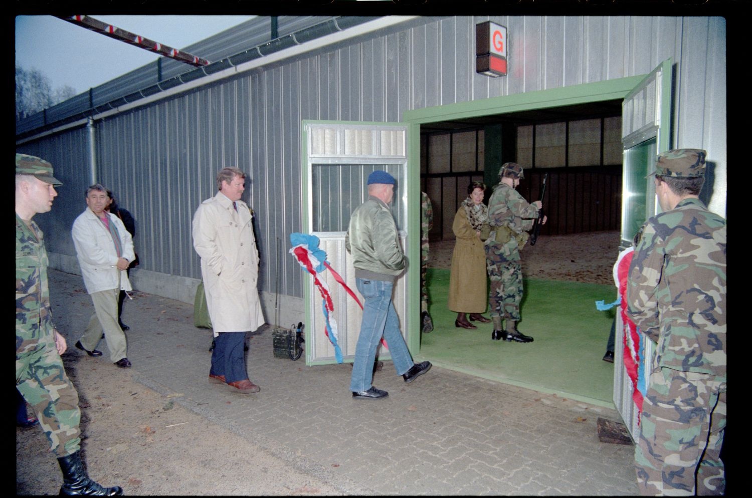 Fotografie: Eröffnung eines neuen Schießstands auf dem Schießplatz Rose Range der U.S. Army Berlin Brigade in Berlin-Wannsee (AlliiertenMuseum/U.S. Army Photograph Public Domain Mark)