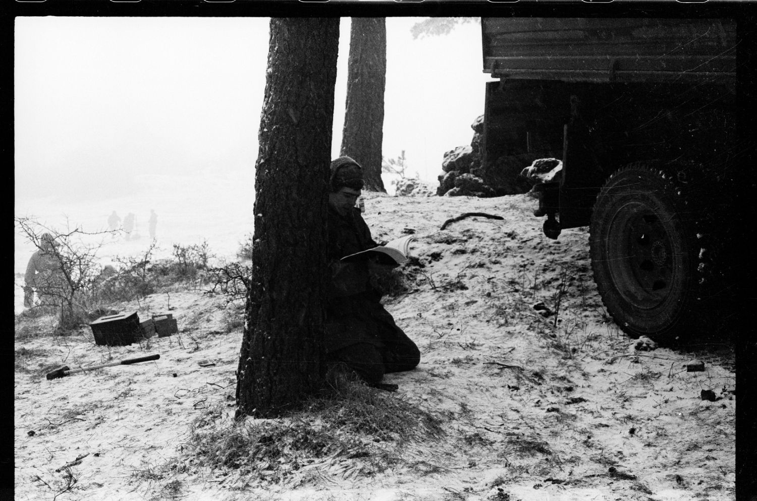 s/w-Fotografie: Übung der U.S. Army Berlin Brigade auf einem Truppenübungsplatz in West-Deutschland (AlliiertenMuseum/U.S. Army Photograph Public Domain Mark)