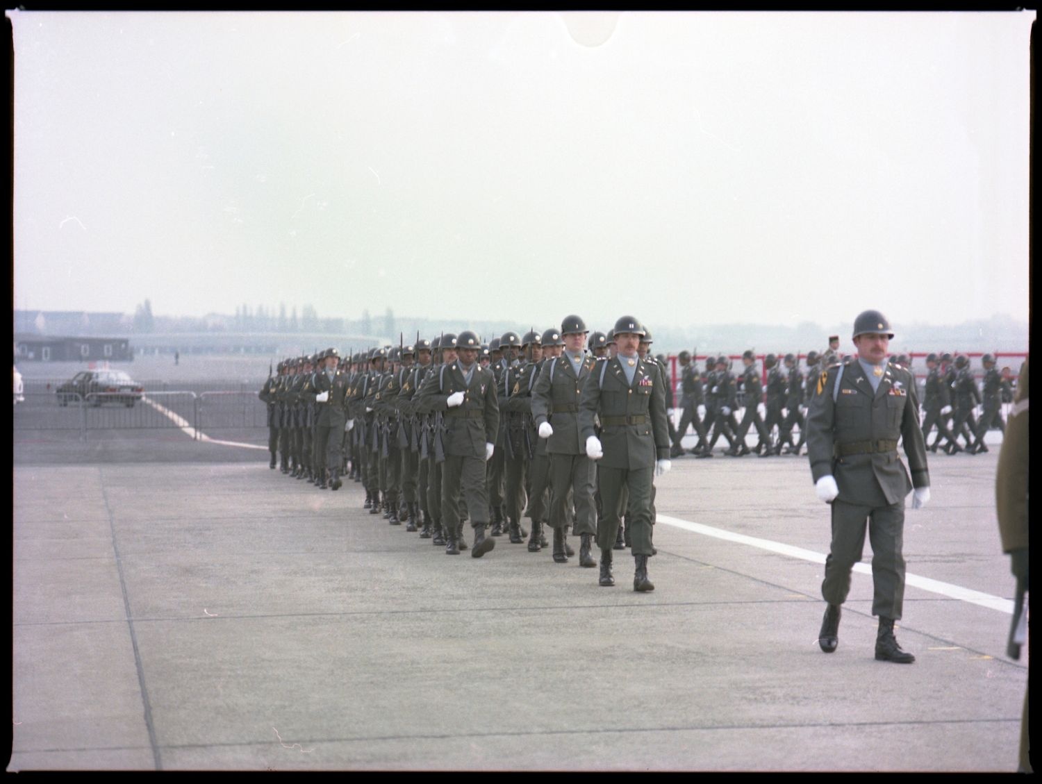 Fotografie: Besuch des französischen Staatspräsidenten Valéry Giscard d’Estaing in West-Berlin (AlliiertenMuseum/U.S. Army Photograph Public Domain Mark)