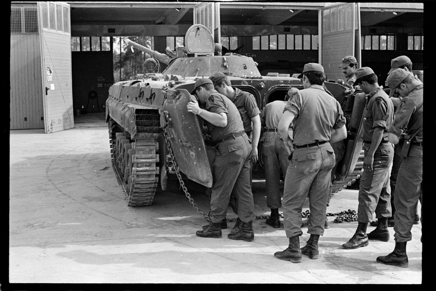 s/w-Fotografie: Militärische Ausbildung der U.S. Army Berlin Brigade (AlliiertenMuseum/U.S. Army Photograph Public Domain Mark)