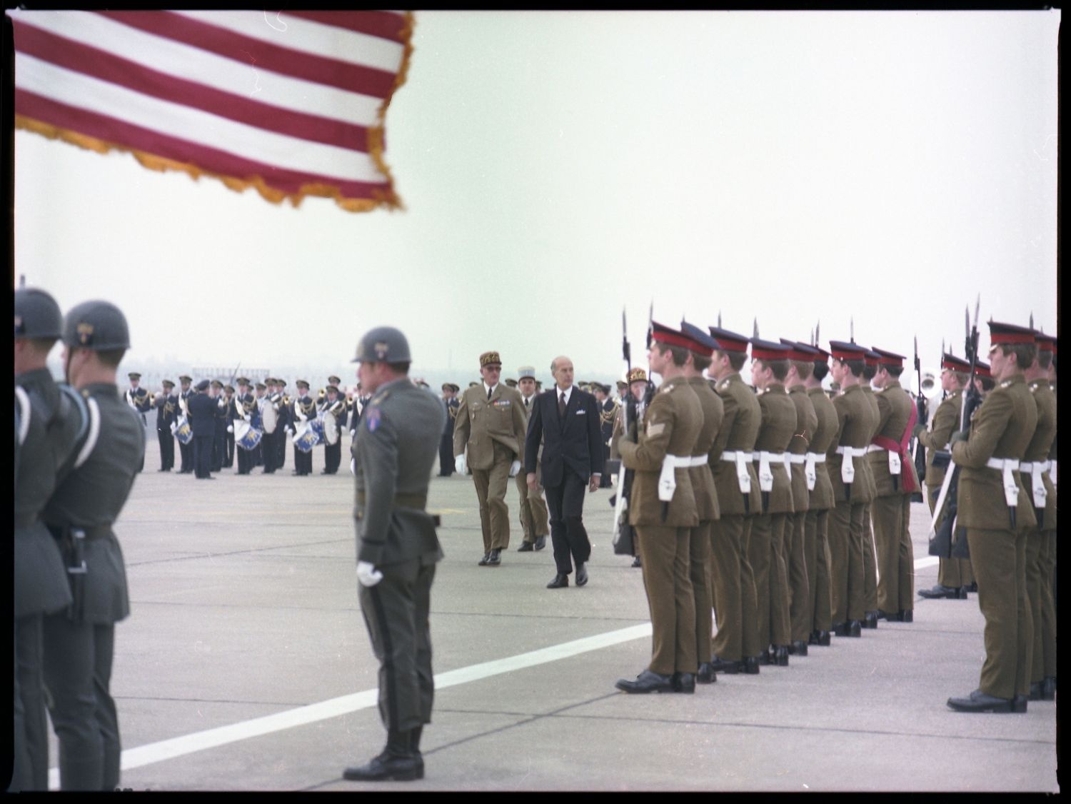 Fotografie: Besuch des französischen Staatspräsidenten Valéry Giscard d’Estaing in West-Berlin (AlliiertenMuseum/U.S. Army Photograph Public Domain Mark)