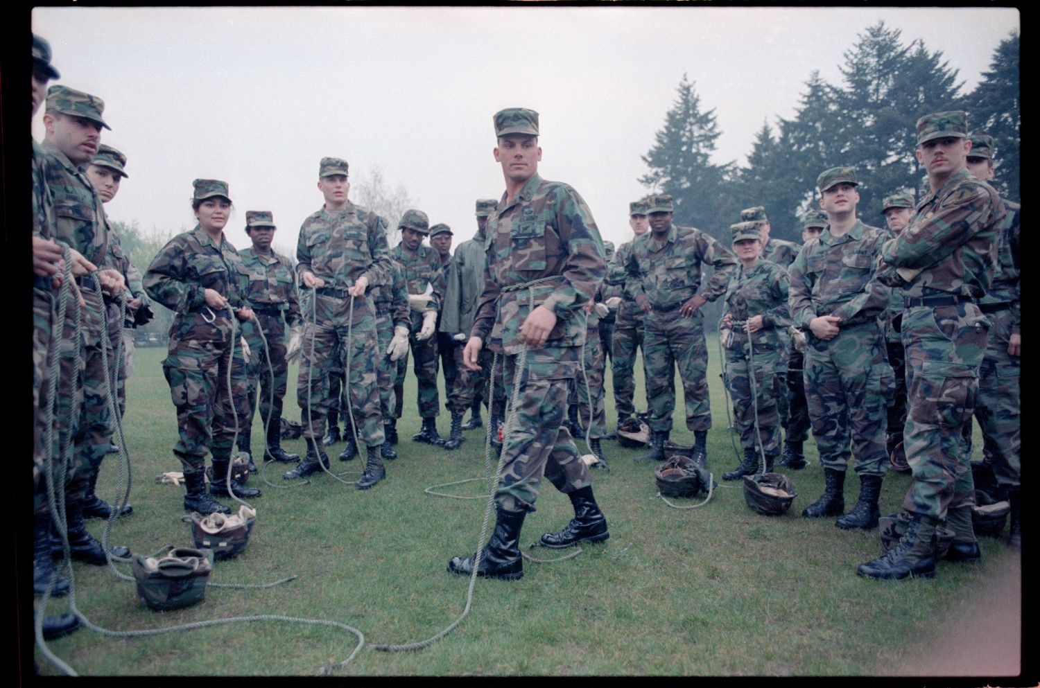 Fotografie: Sergeant`s Time Training in den McNair Barracks in Berlin-Lichterfelde (AlliiertenMuseum/U.S. Army Photograph Public Domain Mark)