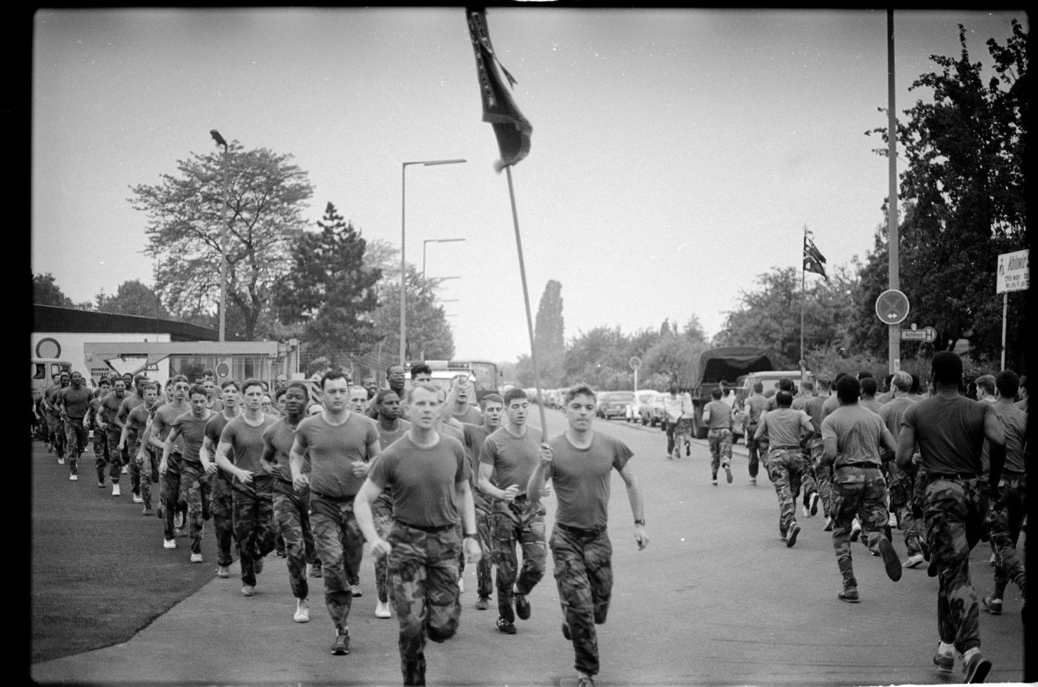 s/w-Fotografie: Brigade Run der U.S. Army Berlin Brigade in den McNair Barracks in Berlin-Lichterfelde (AlliiertenMuseum/U.S. Army Photograph Public Domain Mark)
