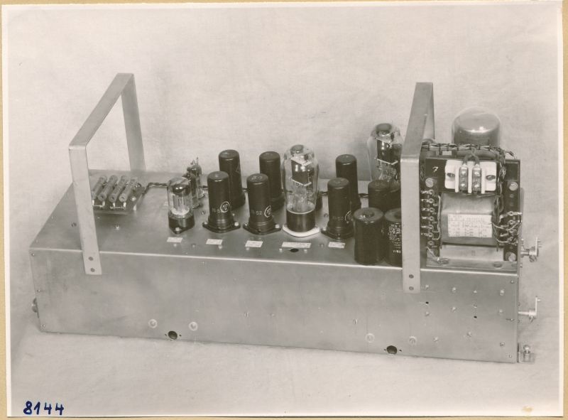 Zweistrahl-Oszillograph HF 2803; Foto 1953 (www.industriesalon.de CC BY-SA)