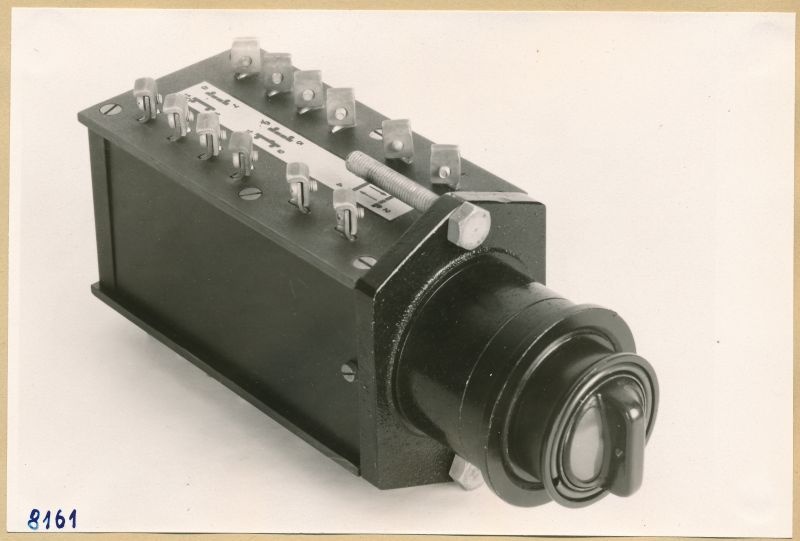 Schalter; Foto 1953 (www.industriesalon.de CC BY-SA)