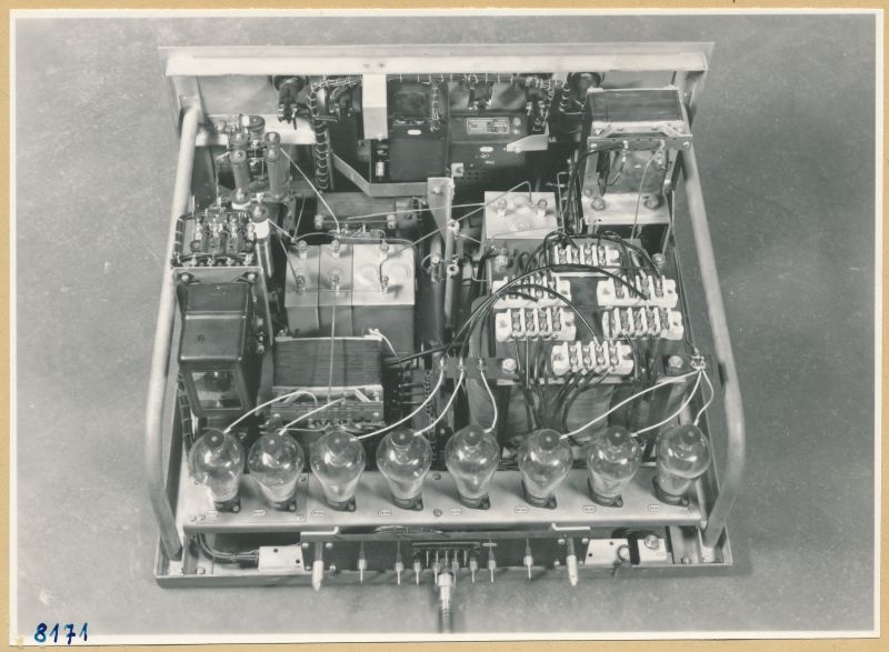 UKW Rundfunksender 8,25 KW Einschub ; Foto 1953 (www.industriesalon.de CC BY-SA)