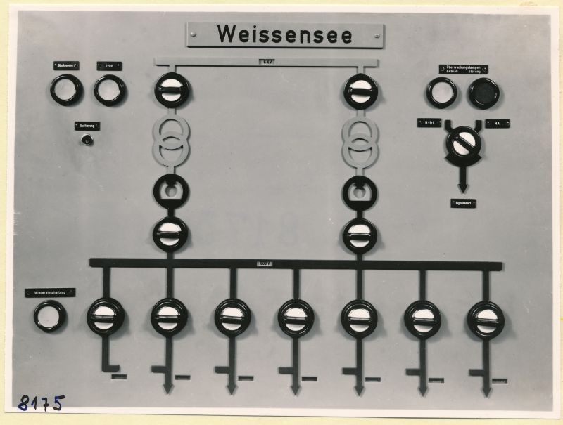Bewag-Fernsteuerung Schrank geöffnet Teilansicht; Foto 1953 (www.industriesalon.de CC BY-SA)