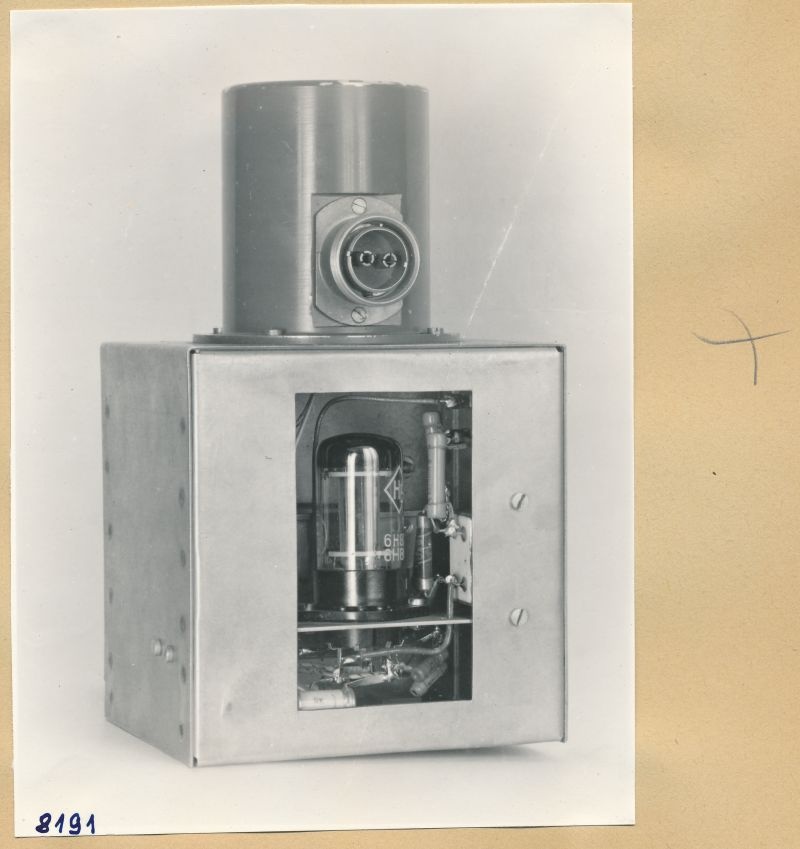 Feldstärkenmesser-Röhren; Foto 1953 (www.industriesalon.de CC BY-SA)