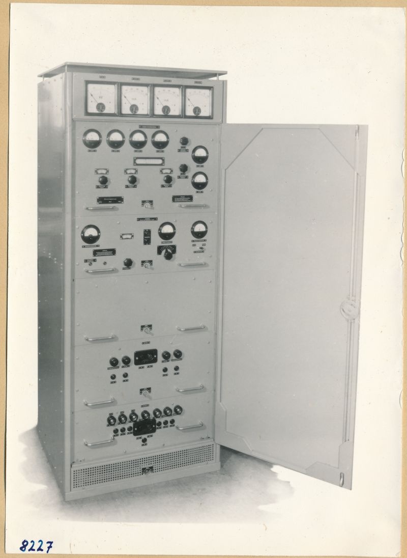 UKW - Tonsender 250 W, Frontseite; Foto 1953 (www.industriesalon.de CC BY-SA)