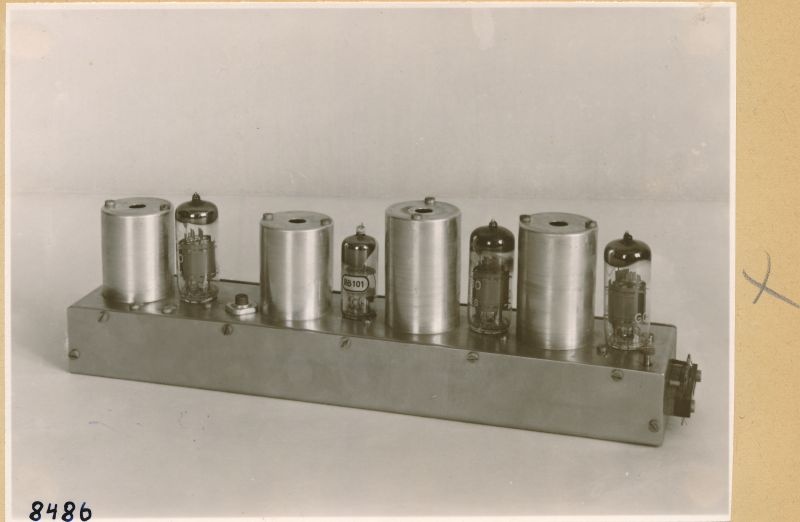 Spektrometer Bausteine Seitenansicht; Foto 1953 (www.industriesalon.de CC BY-SA)