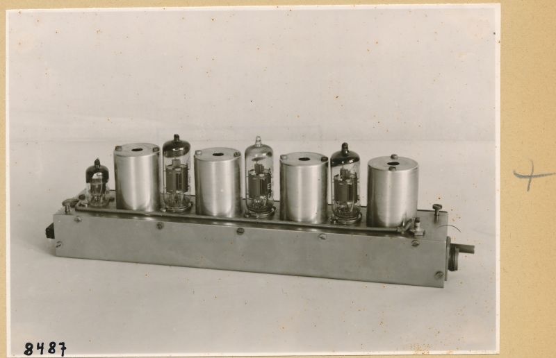 Spektrometer Bausteine Seitenansicht; Foto 1953 (www.industriesalon.de CC BY-SA)