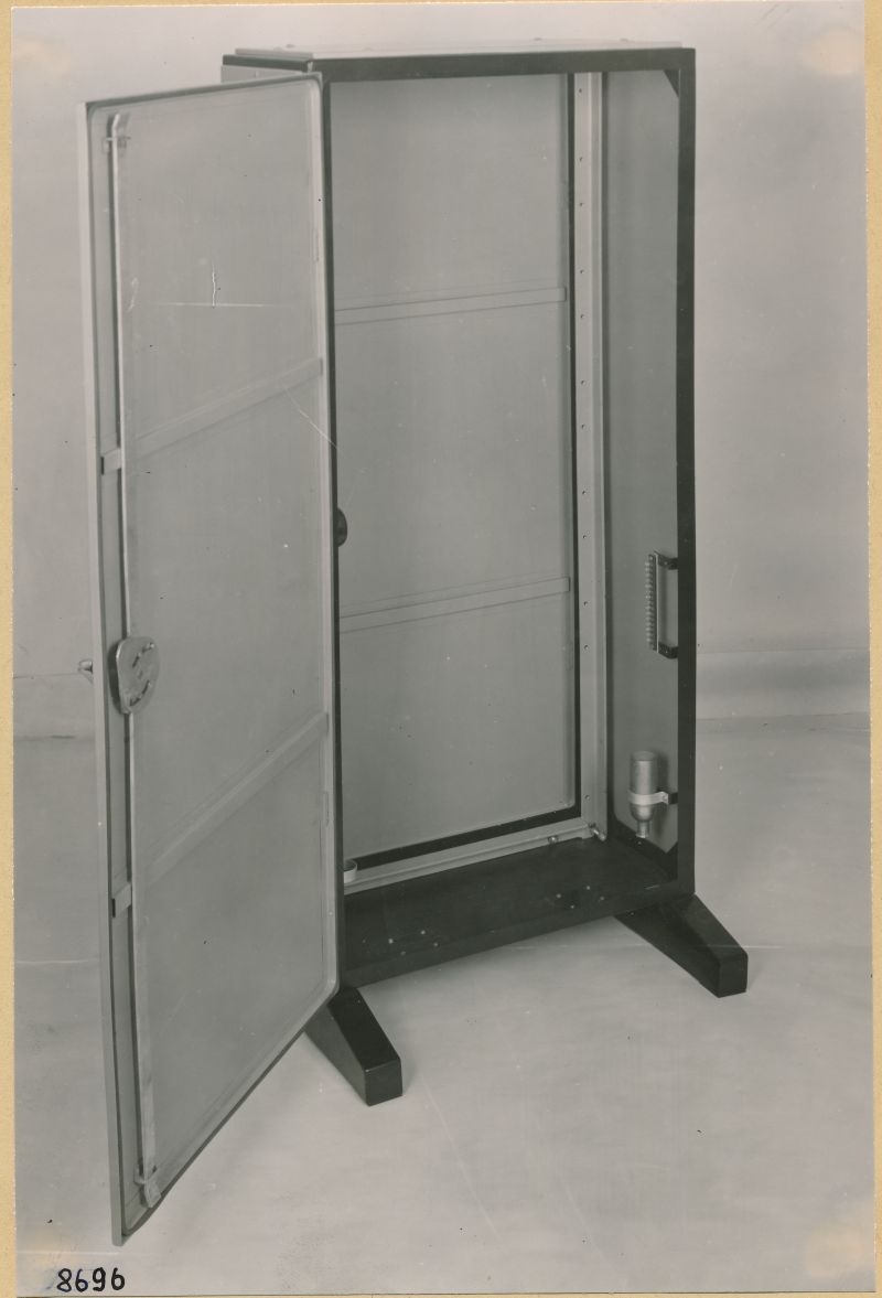 Einlagerungstelegrafie-Gerät - Schrank; Foto 1953 (www.industriesalon.de CC BY-SA)