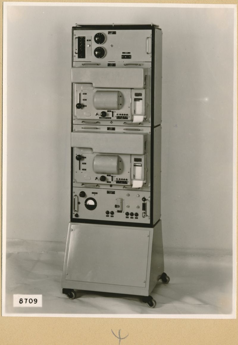 Logarithmie-Verstärker, Typ 06.96002.1, komplett; Foto 1953 (www.industriesalon.de CC BY-SA)
