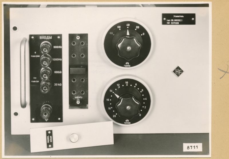 Logarithmie-Verstärker Typ 06.96002.1,  Verstärker Frontseite; Foto 1953 (www.industriesalon.de CC BY-SA)