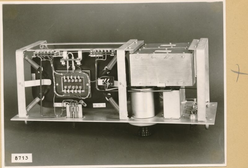 Logarithmie-Verstärker  Typ 06.91010.1, , Verstärker Unterseite; Foto 1953 (www.industriesalon.de CC BY-SA)