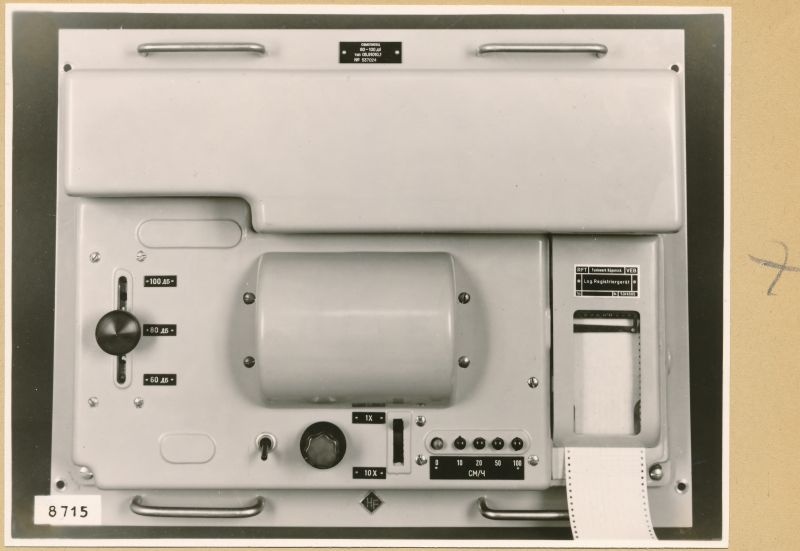 Logarithmie-Verstärker  Typ 06.91010.1,  Schreiber II Frontseite; Foto 1953 (www.industriesalon.de CC BY-SA)