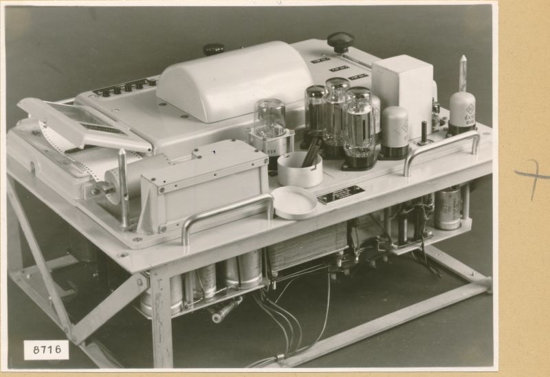 Logarithmie-Verstärker  Typ 06.91010.1, Schreiber II offen; Foto 1953 (www.industriesalon.de CC BY-SA)