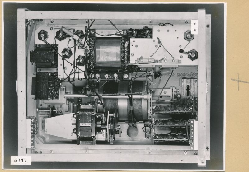 Logarithmie???-Verstärker Schreiber II ; Foto 1953 (www.industriesalon.de CC BY-SA)