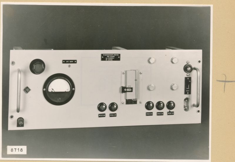 Logarithmie-Verstärker Netzgerät Typ 06.92014.1, Frontseite; Foto 1953 (www.industriesalon.de CC BY-SA)