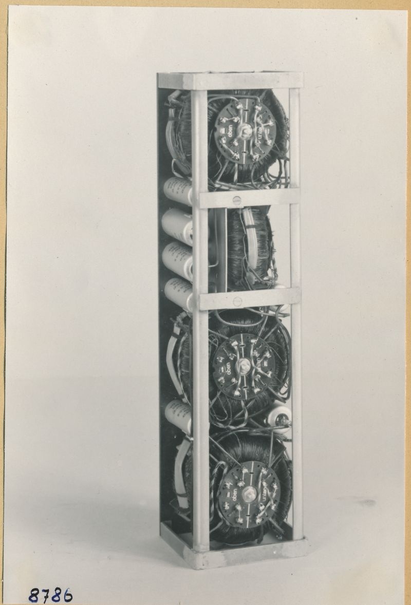 Einlagerungstelegrafie-Gerät Bandsperre; Foto 1953 (www.industriesalon.de CC BY-SA)