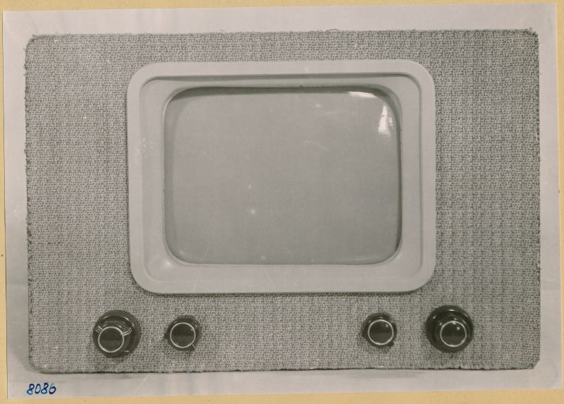 Allstrom-Fernsehempfänger, Frontansicht; Foto 1953 (www.industriesalon.de CC BY-SA)