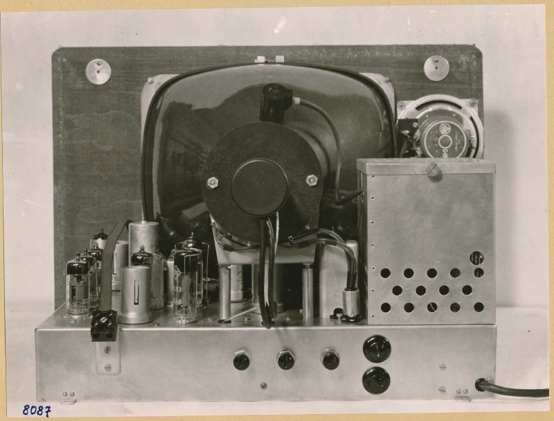 Allstrom-Fernsehempfänger, Rückansicht; Foto 1953 (www.industriesalon.de CC BY-SA)