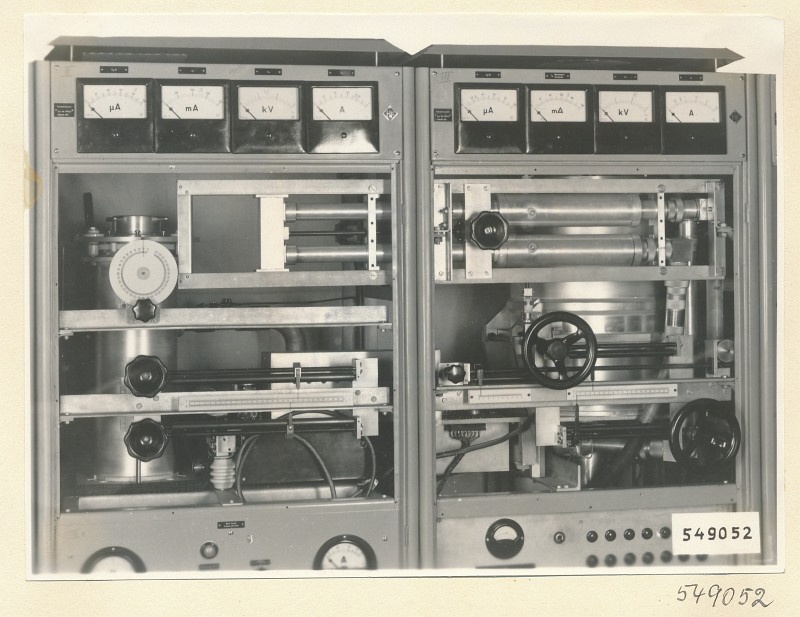 Fernsehsender Bild und Ton, Schrank 2 und 3, Typ HF 2832, Teilansicht, Foto 1954 (www.industriesalon.de CC BY-SA)