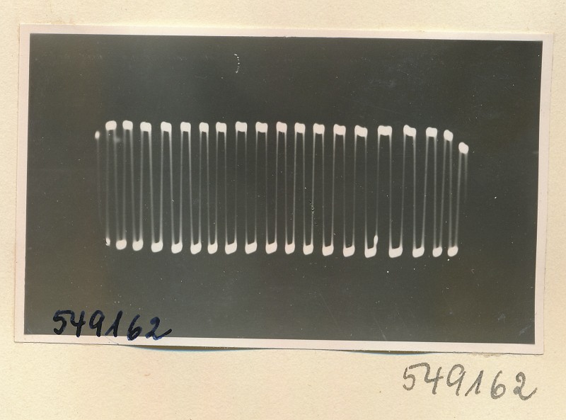 Oszillogramm einer Elektronenstrahlschaltröhre, Foto 1954 (www.industriesalon.de CC BY-SA)