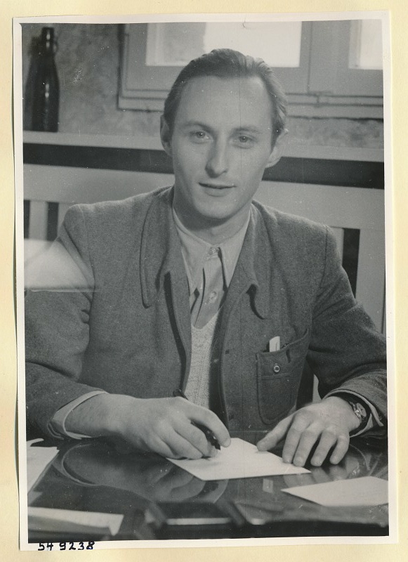 Günter Jacobsohn, Halbportrait, Foto 1954 (www.industriesalon.de CC BY-NC-SA)