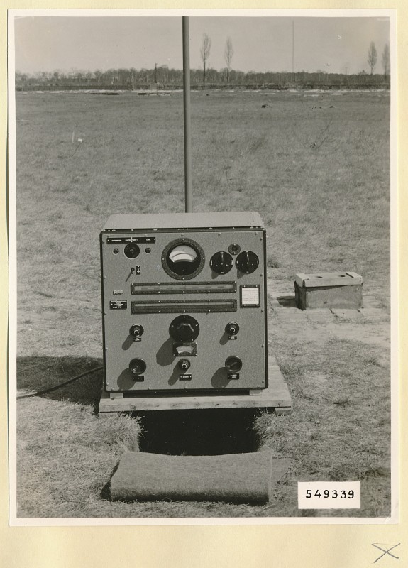 Normalfeld-Generator Typ HF 2849, im Einsatz, Foto 1954 (www.industriesalon.de CC BY-SA)