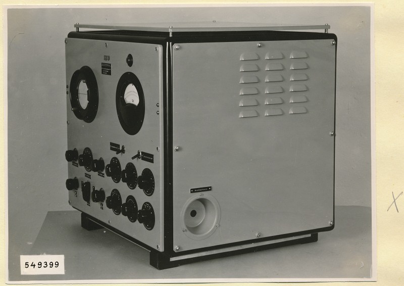 Impulsstrommesser Typ 06-95001.1, Vorderansicht linke Seite, Foto 1954 (www.industriesalon.de CC BY-SA)