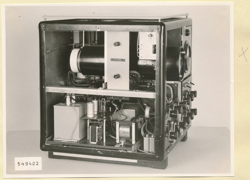 Impulsstrommesser Typ 06-95001.1, Vorderseite geöffnet, Foto 1954 (www.industriesalon.de CC BY-SA)