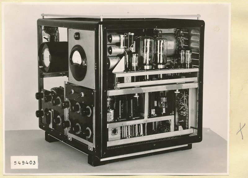 Impulsstrommesser Typ 06-95001.1, linke Seite, Foto 1954 (www.industriesalon.de CC BY-SA)