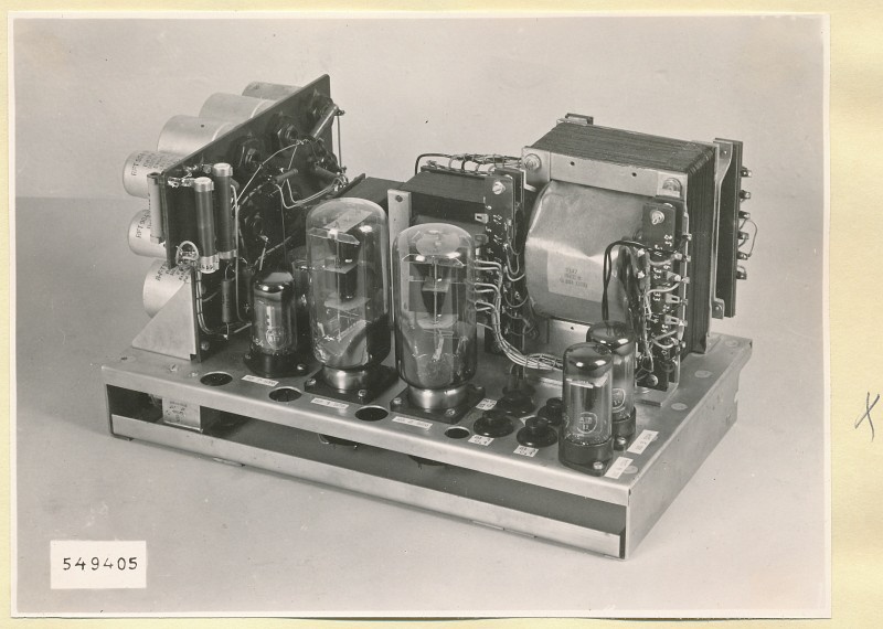 Impulsstrommesser Typ 06-95001.1, Hochspannungs-Netzgerät, Foto 1954 (www.industriesalon.de CC BY-SA)