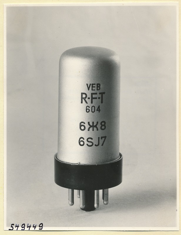 Elektronenröhre 6SJ7, R.F.T 604, Foto 1954 (www.industriesalon.de CC BY-SA)